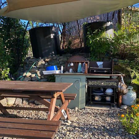 Omarama Oasis - Permaculture Glamping Hotel Pohara Kültér fotó