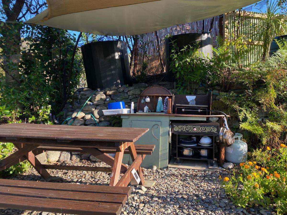 Omarama Oasis - Permaculture Glamping Hotel Pohara Kültér fotó