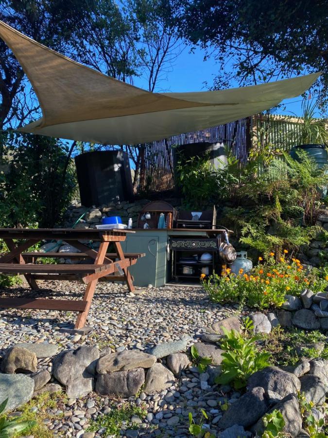 Omarama Oasis - Permaculture Glamping Hotel Pohara Kültér fotó