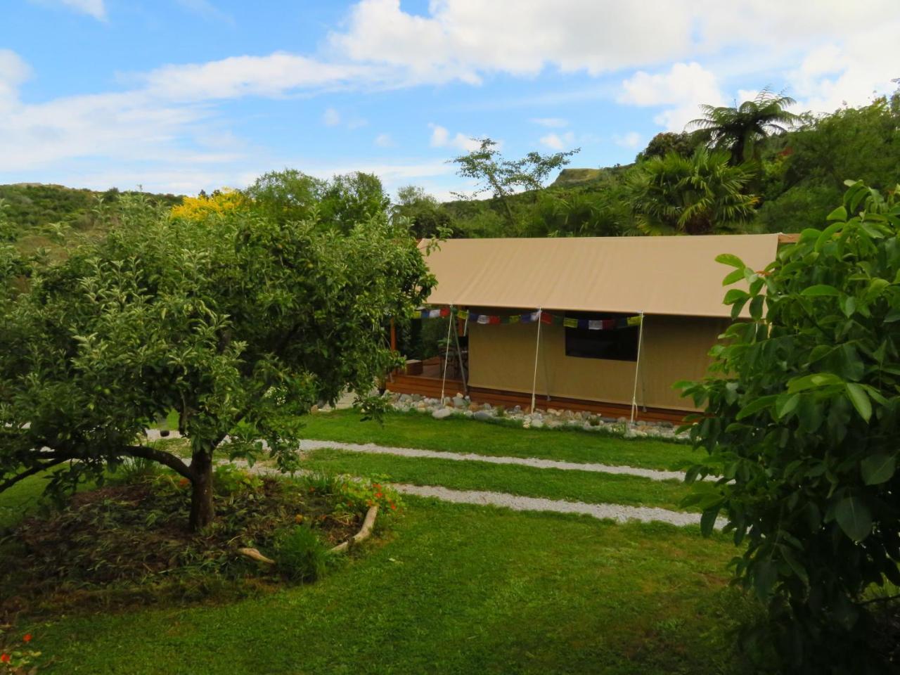 Omarama Oasis - Permaculture Glamping Hotel Pohara Kültér fotó