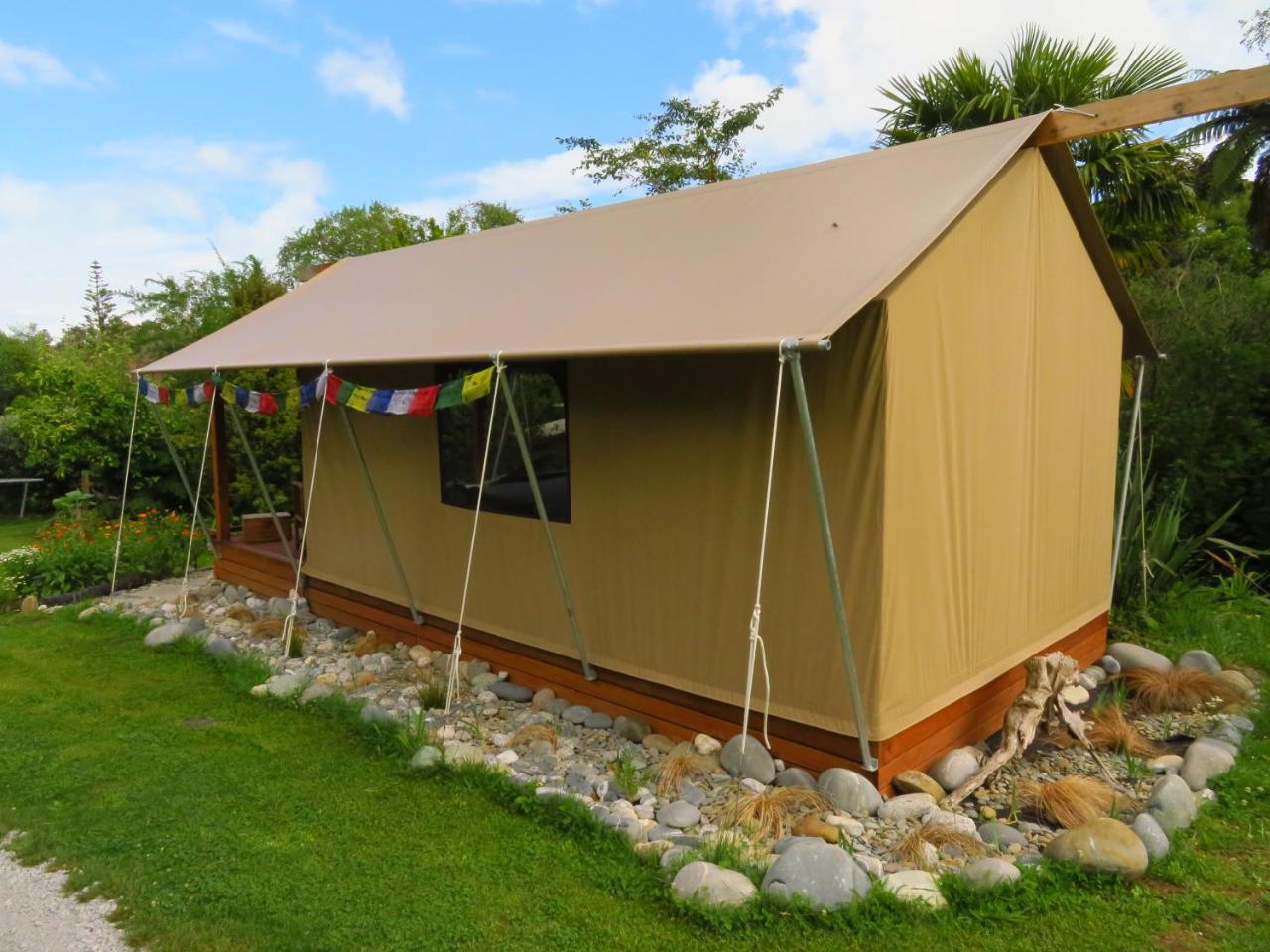Omarama Oasis - Permaculture Glamping Hotel Pohara Kültér fotó