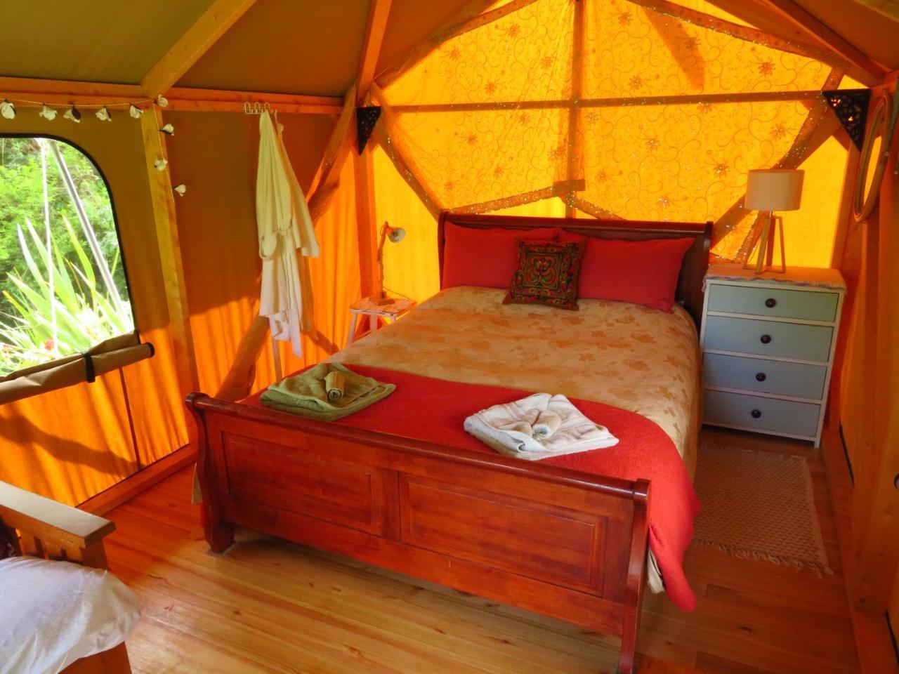 Omarama Oasis - Permaculture Glamping Hotel Pohara Kültér fotó